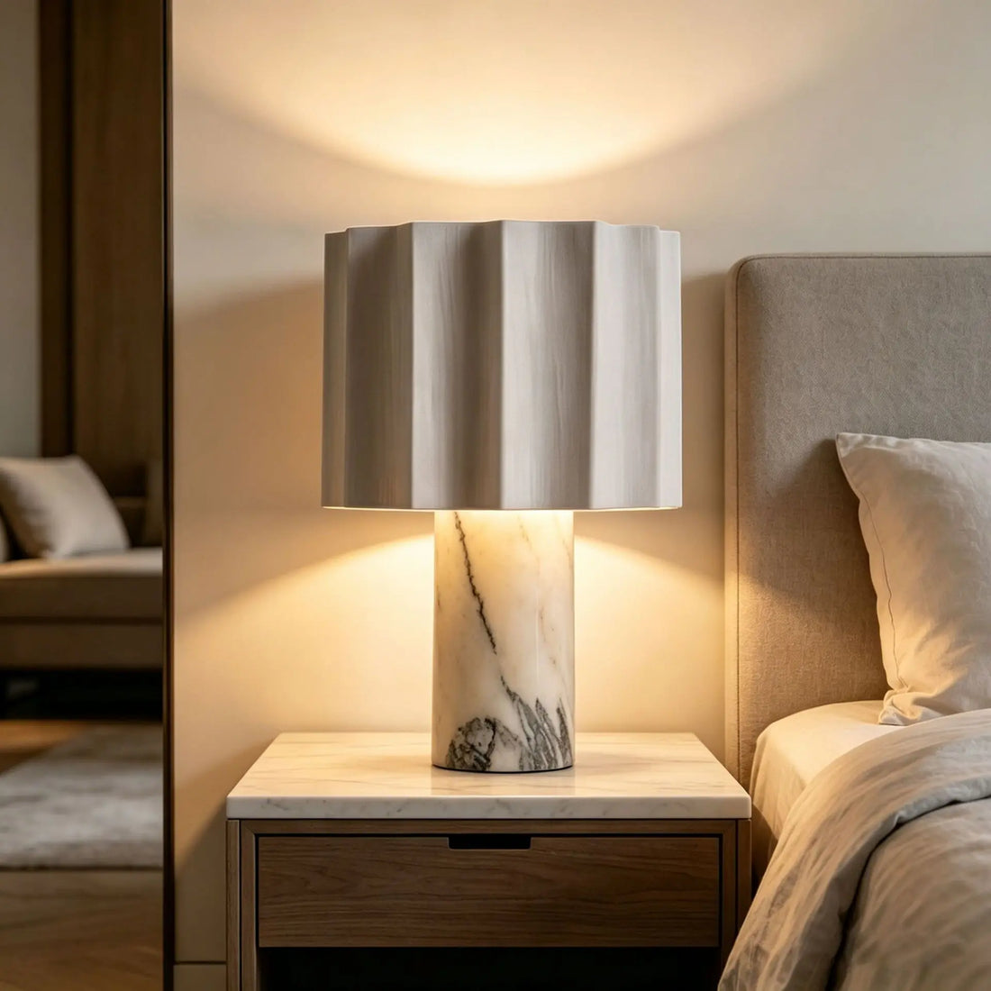 Applique murale ou lampe de chevet : que choisir ?