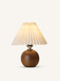 Lampe à poser en bois et tissu plissé