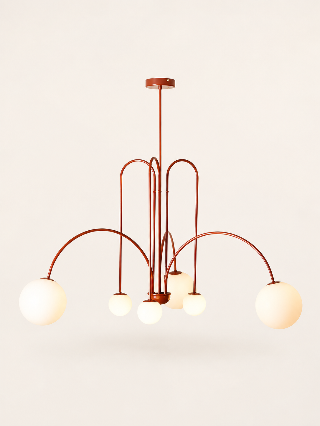 Lustre design à branches arquées rouges