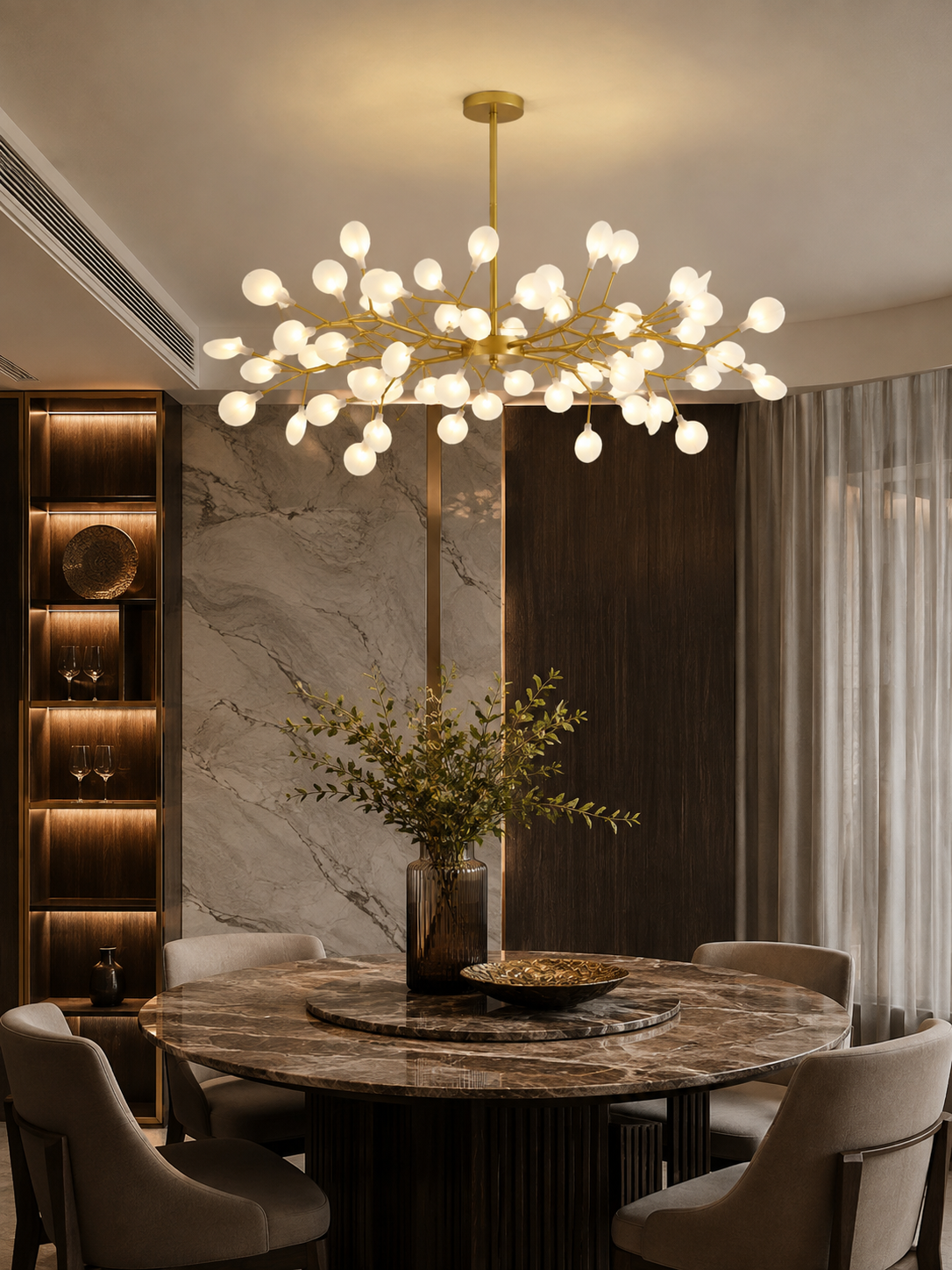 Grand Lustre Doré Sculptural
